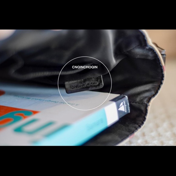 Authentic Burberry Messenger bag euc - Picture 3 of 4